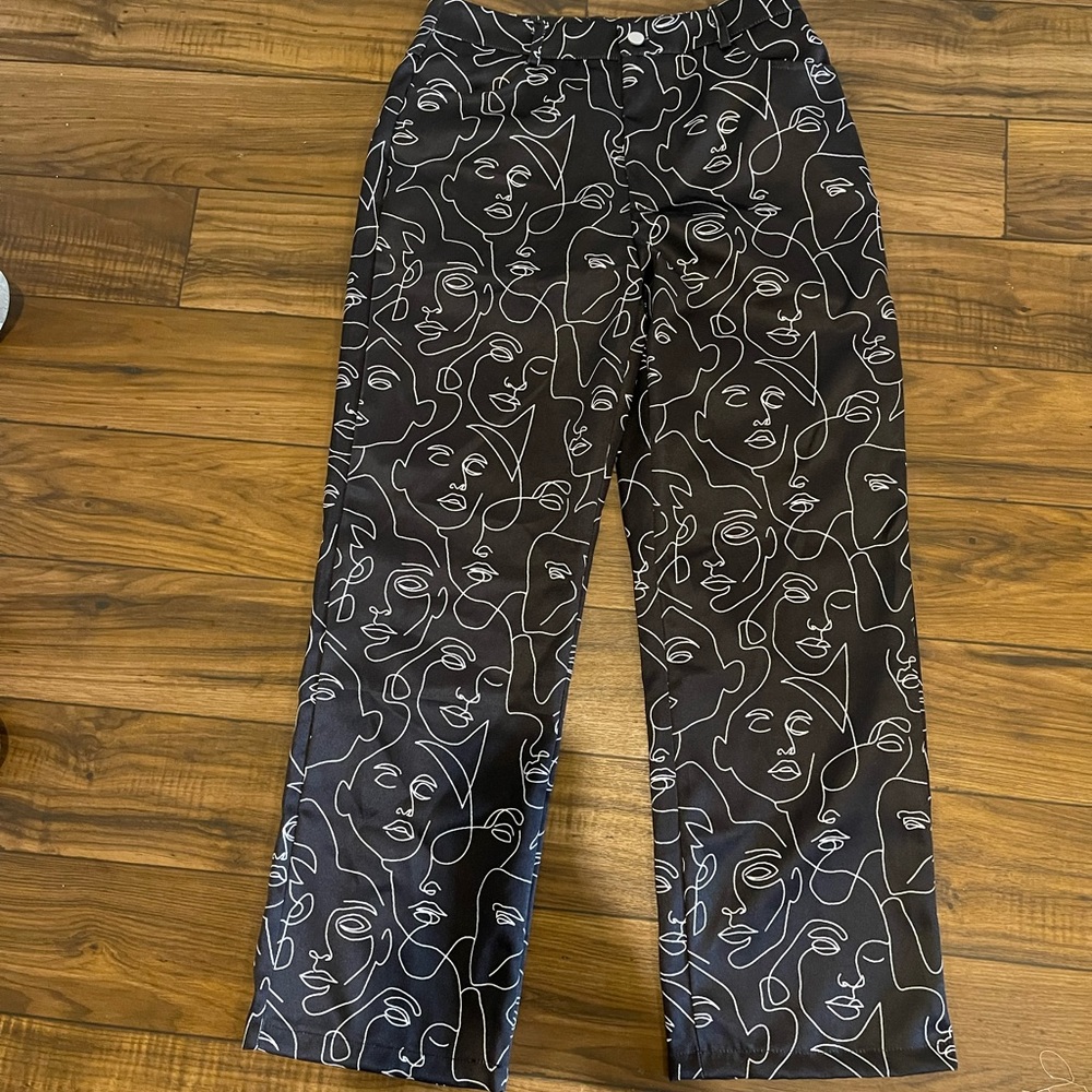 Facial line art pants